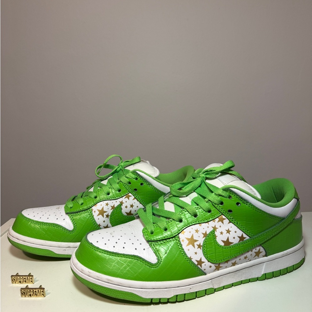 Supreme x Nike OG SB QS Low Dunk Slime Mean Green Star Accent Sneakers